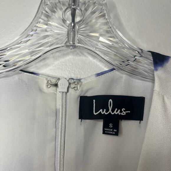 NWT Lulus White Blue Floral Print Deep V-Neck Sleeveless A-Line Dress Size Small - Picture 13 of 16